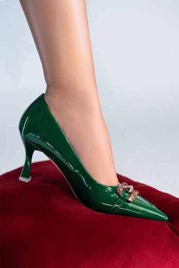 Emerald green patent pumps for women with pointed toe
